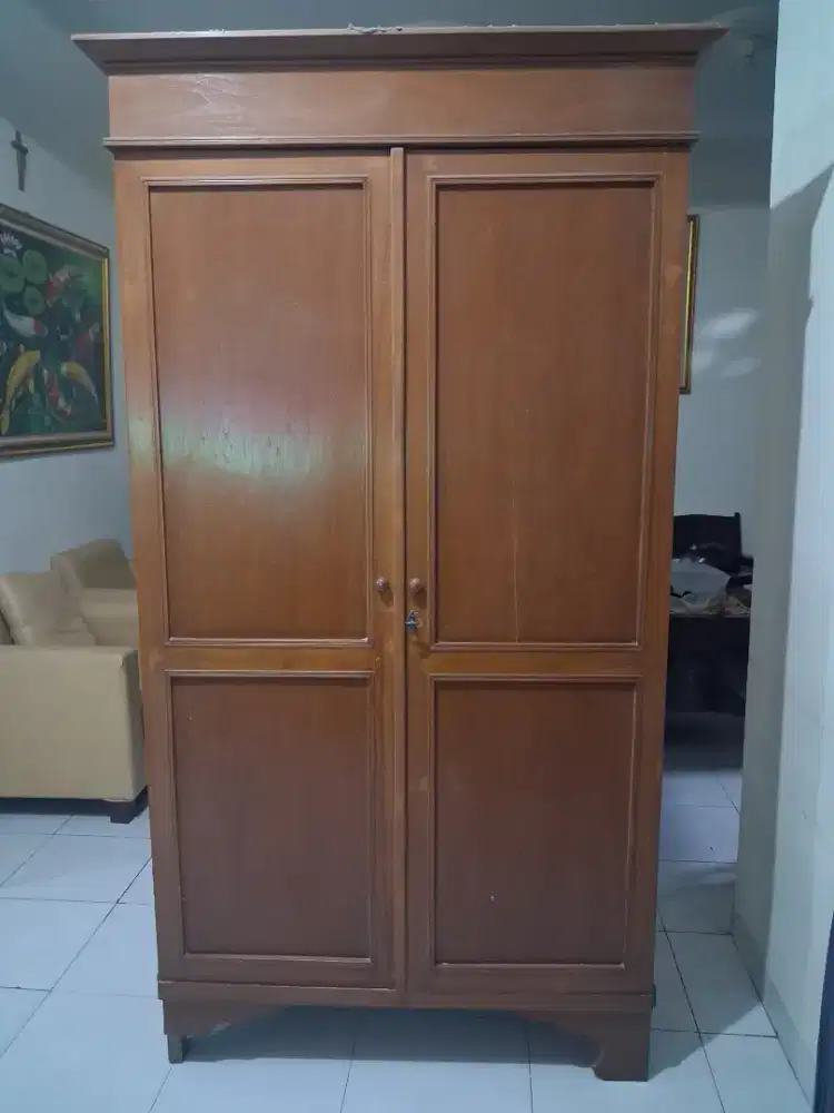 Lemari kaaian jati tua