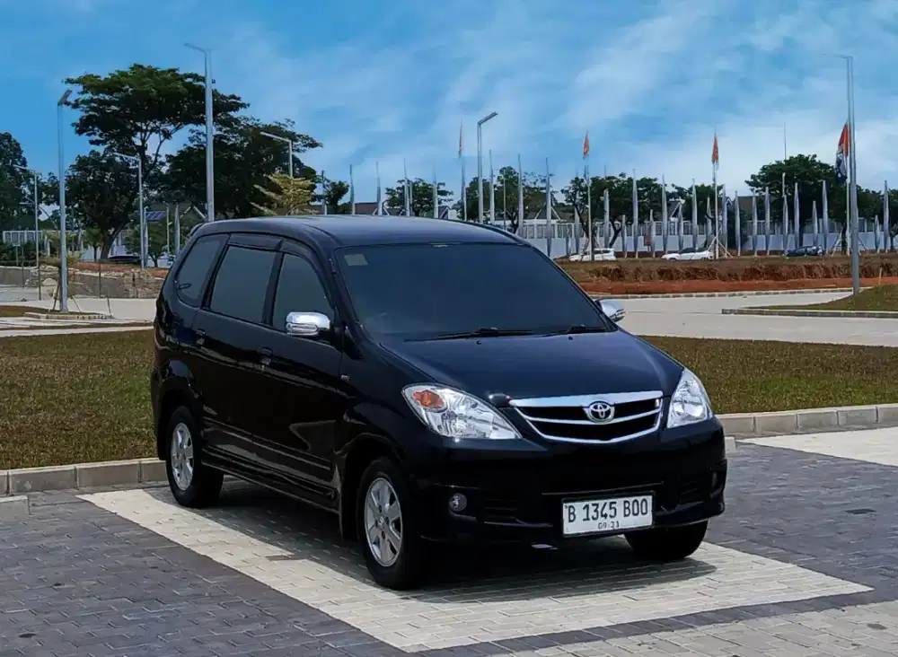 TOYOTA AVANZA G AT 2011 KM 100RB  DP 20