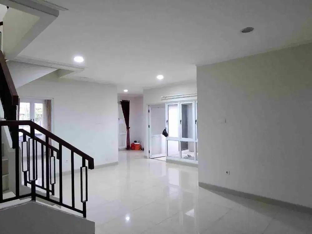 Rumah 2 Lantai Sedang Renovasi di Cluster Baru, Dekat Area Komersial!