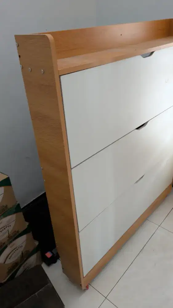 RAK SEPATU ESTETIK