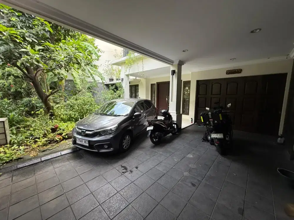 Dijual rumah besar 2 lantai di Danau Indah Barat Jakarta Utara
