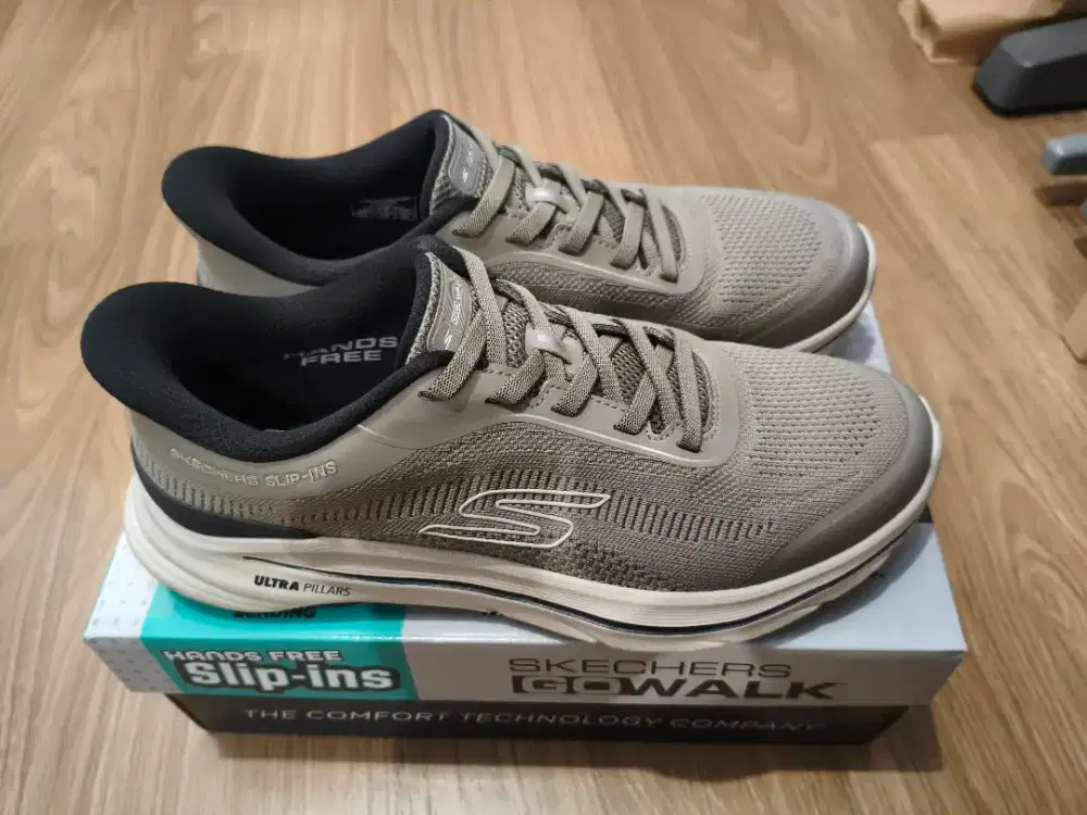 Skechers Go Walk 8 Slip ins 42
