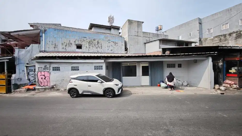 Kios baru renovasi, lokasi super strategis, 200 mtr dari Kampus Binus