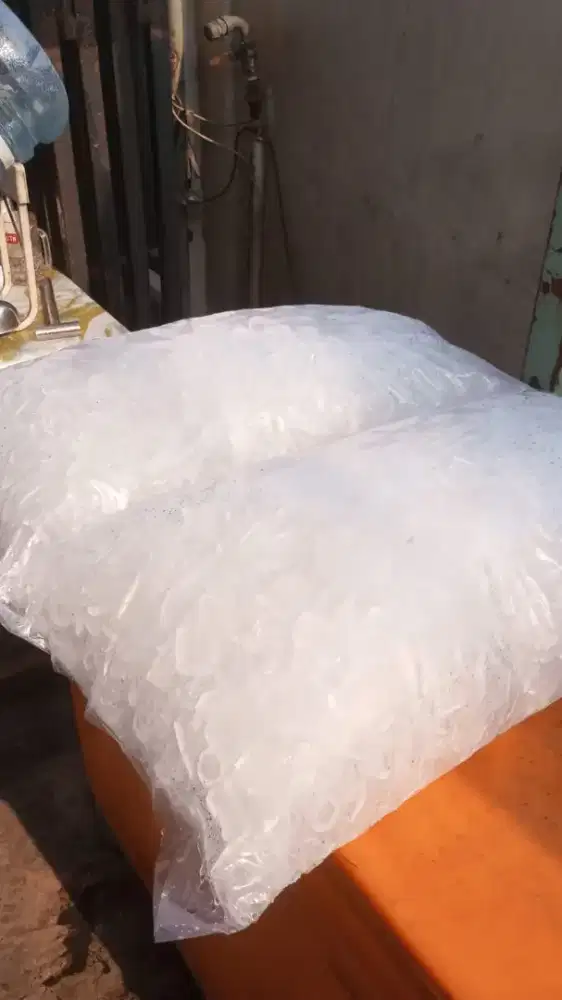 DICARI KURIR PENGANTARAN ES KRISTAL