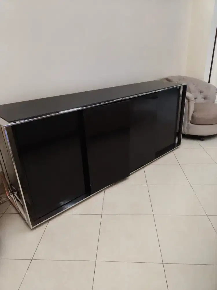 Credenza: Credenza / Buffet Kayu Informa Hitam Push-To-Open