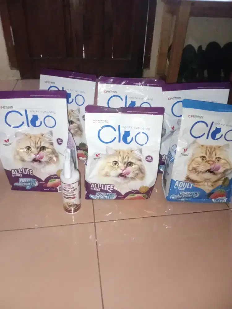Cleo dryfood ukuran 1.1 kg ada 6 pack