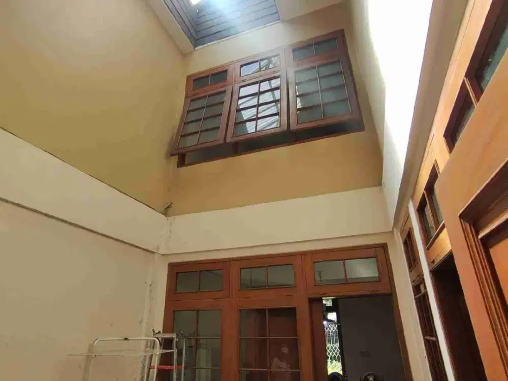 Jual Rumah Hook Pasteur Bandung 330 m², SHM, 3+1 KT – Rp4,5 M Nego
