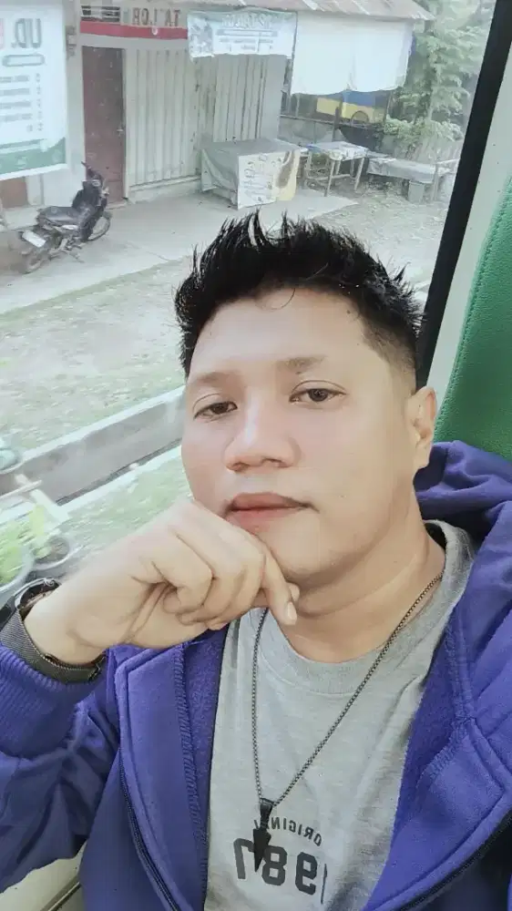 Sedang mencari pekerjaan pulang pergi