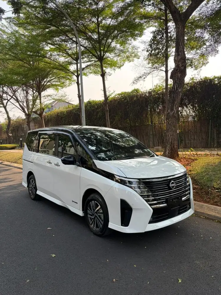 (Low ODO) Nissan Serena e-power 1.4 A/T 2025