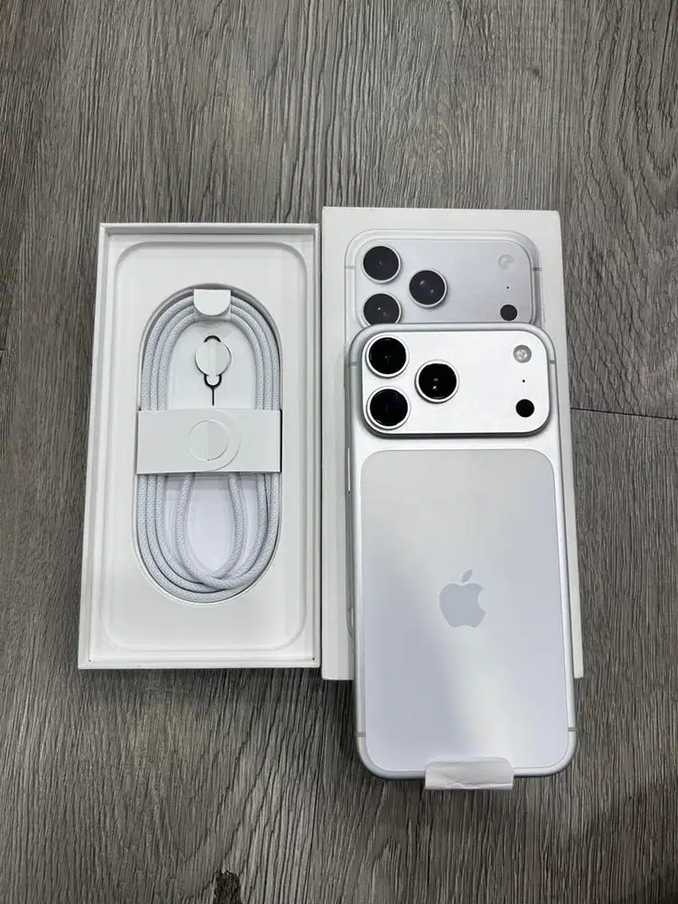 iPhone 17 Pro Max Silver 512gb ex erafone garansi s/d januari 2027