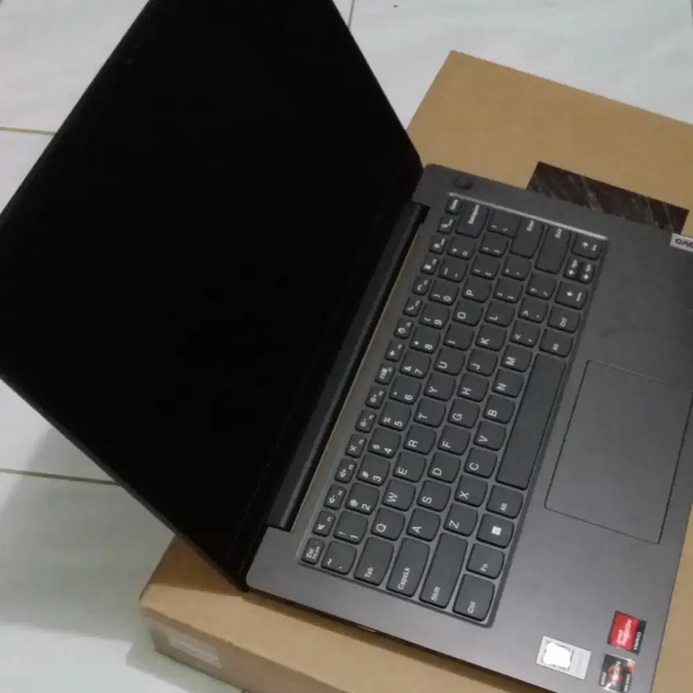 LAPTOP LENOVO V14