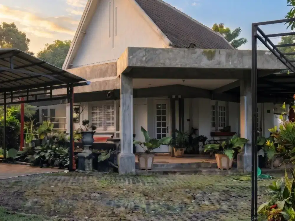 Dijual Rumah Induk + 2 Paviliun di Ijen Malang, Lahan Luas | 80