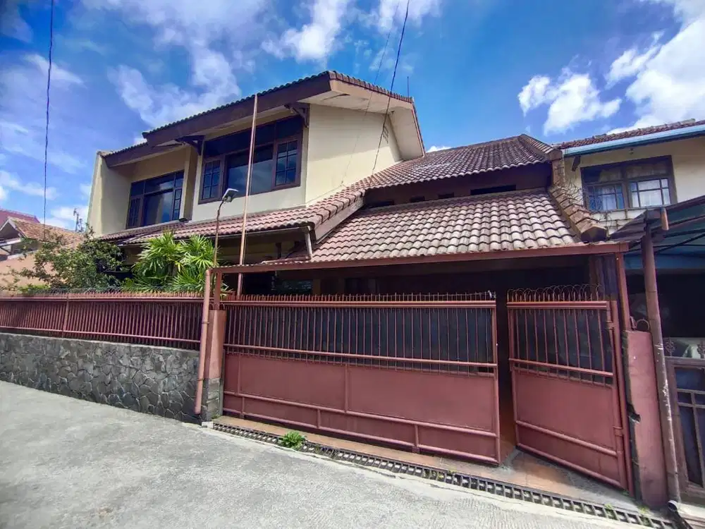 Rumah Tinggal Model Villa