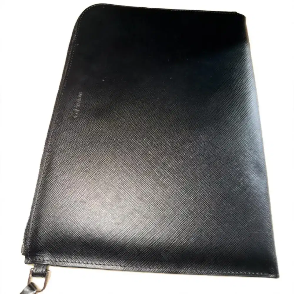 CLUTCH BAG CALVIN KLEIN. BRAND NEW. 100% ORIGINAL
