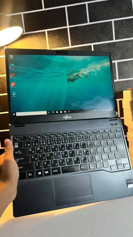 Laptop anak kuliahan dan kerja