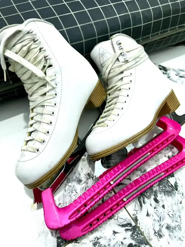 Di jual sepatu ice skating second