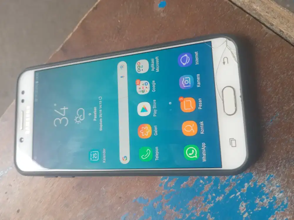 Samsung j7 pluss ram 4  retak normal