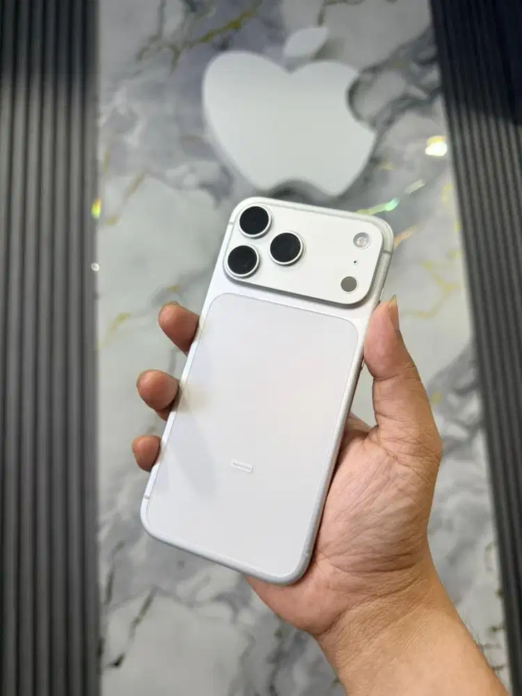 iPhone 17 Pro Max 256 Silver Cc 23 BH 100 iBox Pemakaian Singkat