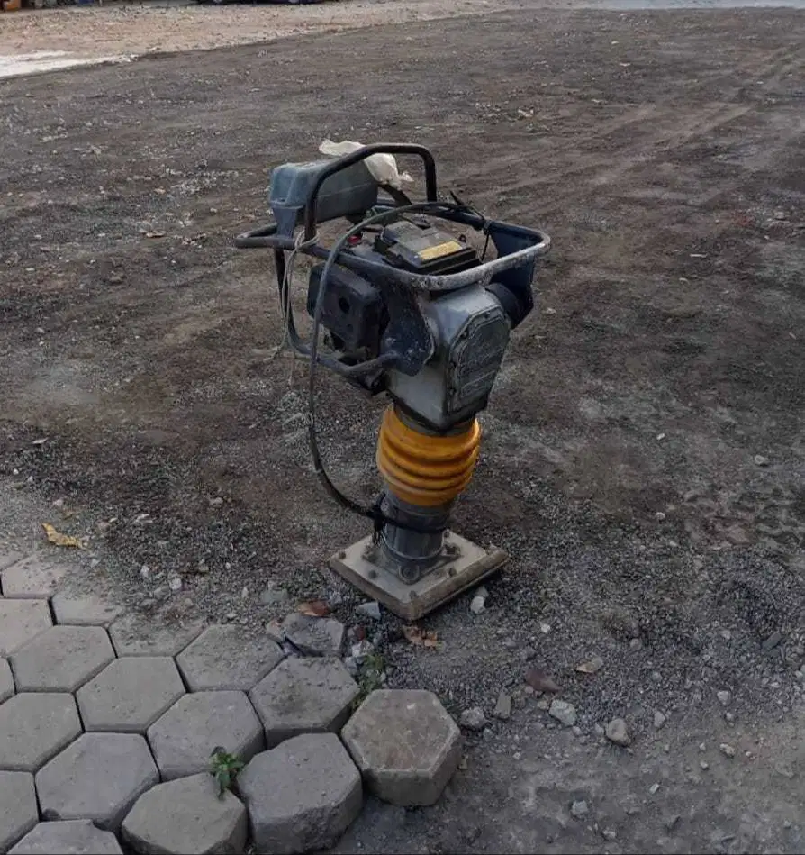 Sewa alat proyek tangerang : stamper kuda & kodok,molen,genset,trowel