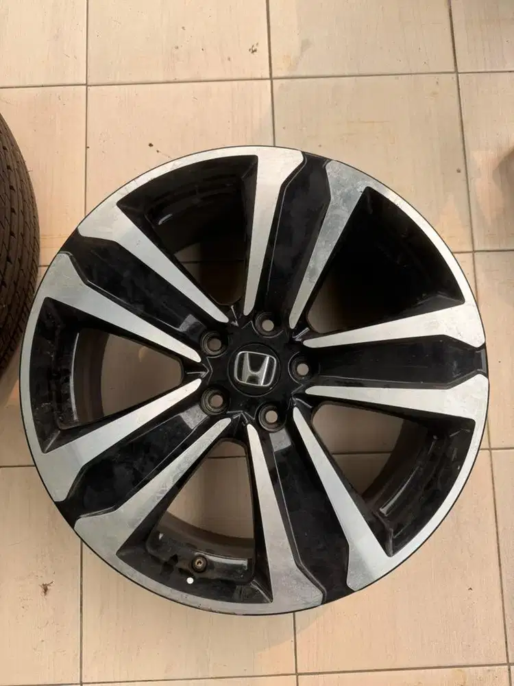 Velg & ban satu set ring 18