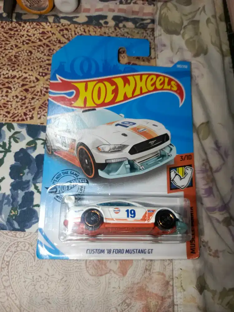 Hot wheels Custom 18 Ford Mustang GT