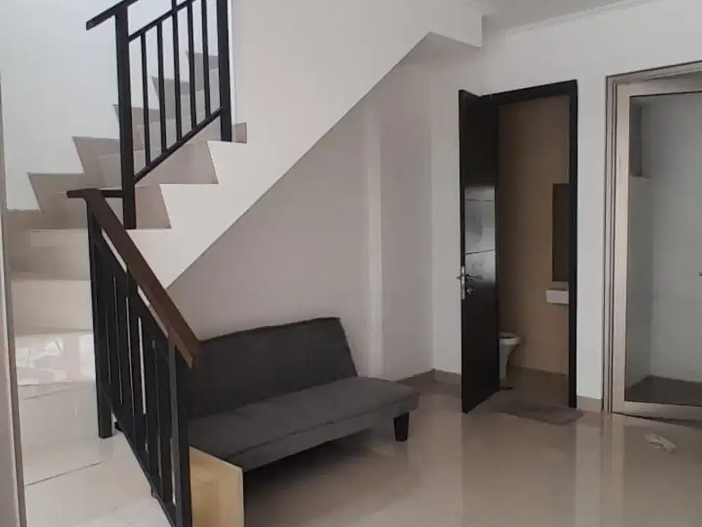 Disewa Rumah PIK2 Tahap 2, LT 45m2, LB 62m2, KT 2, KM 2, 2 Lantai, Furnished