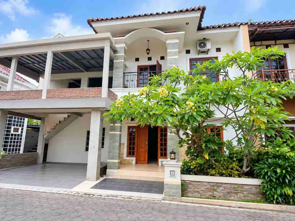 DIJUAL RUMAH 2 LANTAI STRATEGIS DEKAT RS PKU DAN UMY YOGYAKARTA