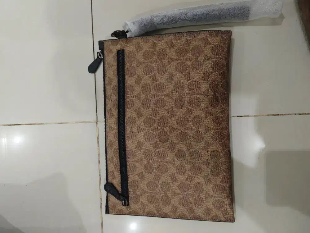 Handbag Coach Hitch Pouch In Signature Canvas
