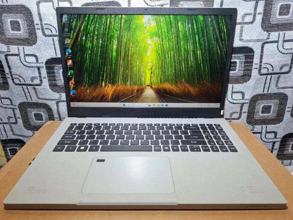 Laptop Acer Vero 15 Core i5 ram 16gb SSD 512 bazelless keyboard nyala