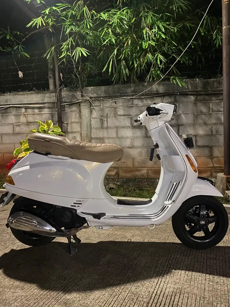 Vespa S150 3V mulus glowing