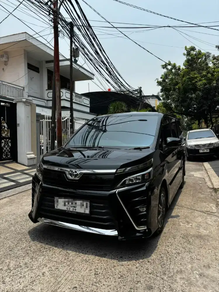 TOYOTA VOXY 2018 PEMAKAIAN 2019, LOW KM HITAM
