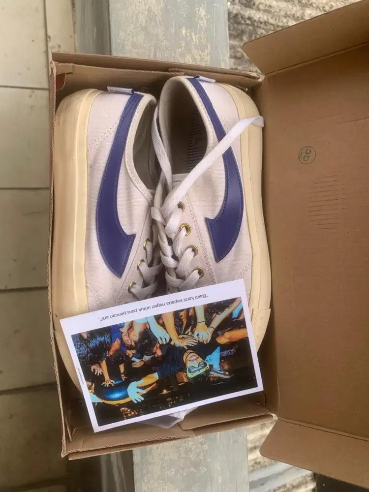 Sepatu Compass Gazelle low white blue