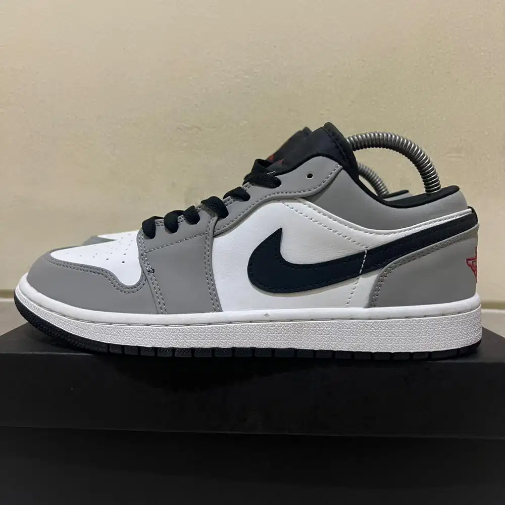 Sepatu NIKE AIR JORDAN Low 42