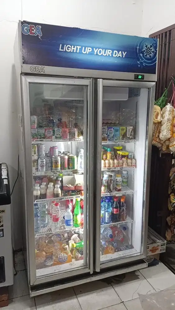 showcase GEA 2 pintu
