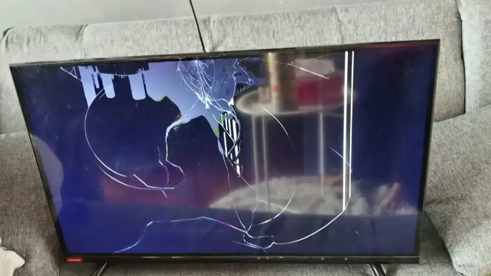 TV CHANGHONG 32 ANDROID TV PANEL RUSAK TERBENTUR