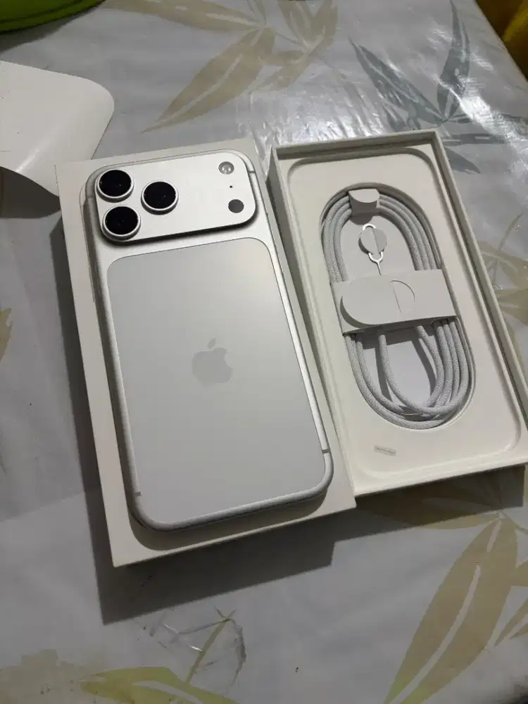 BH97 iphone 17 pro max 256 ibox silver white