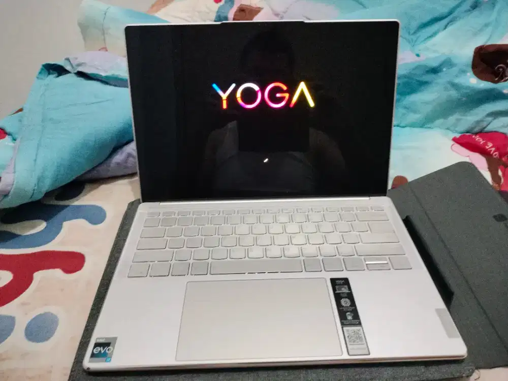 Dijual Laptop Touchscreen Core i7 Lenovo Yoga Slim 9