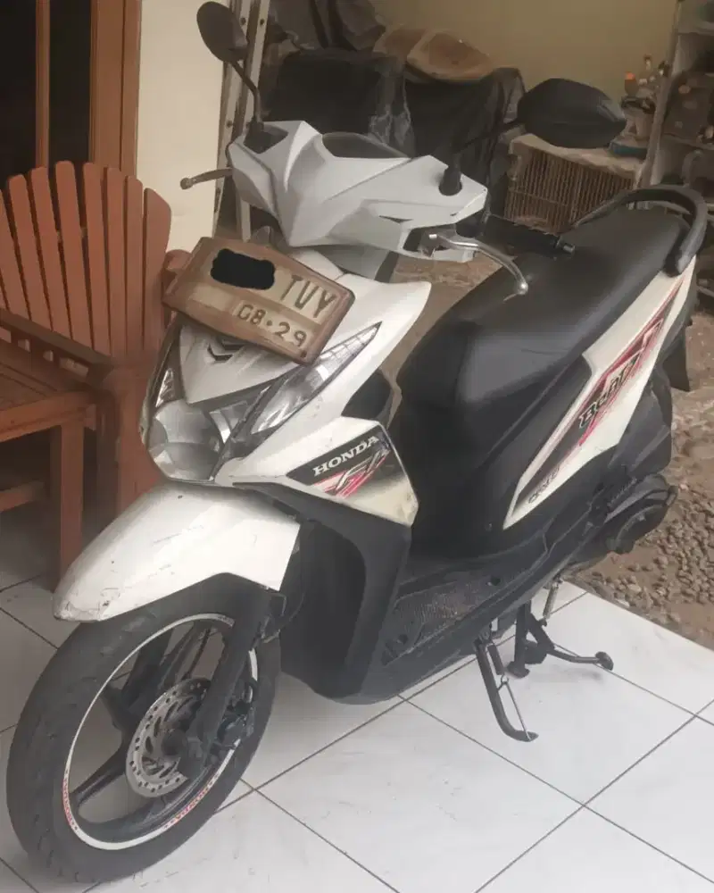 Honda Beat FI warna Putih tahun 2013