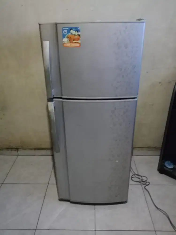 KULKAS 2 PINTU MERK SHARP