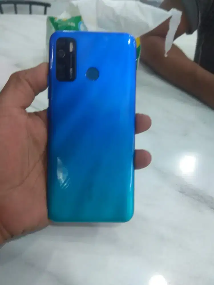 Handphone pribadi seri Techno Spark 5 Pro