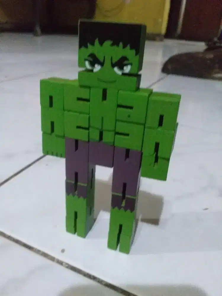 Lego hulk figure