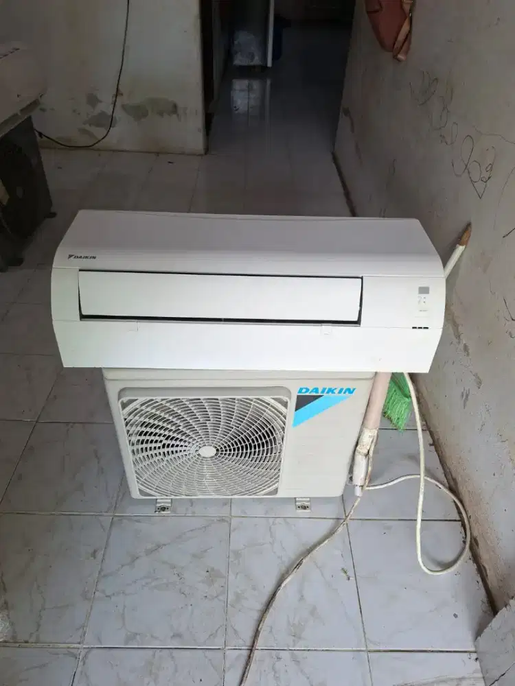 Dijual AC 1 pk merek daikin siap pasang dan bergaransi