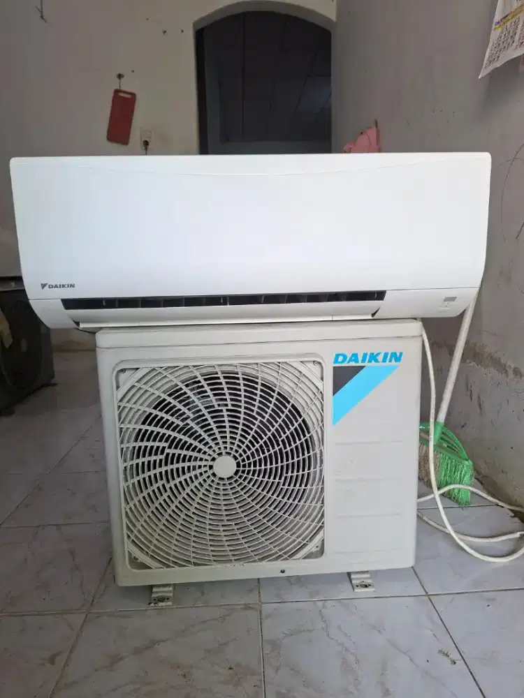 Dijual AC 1 pk merek daikin siap pasang dan bergaransi