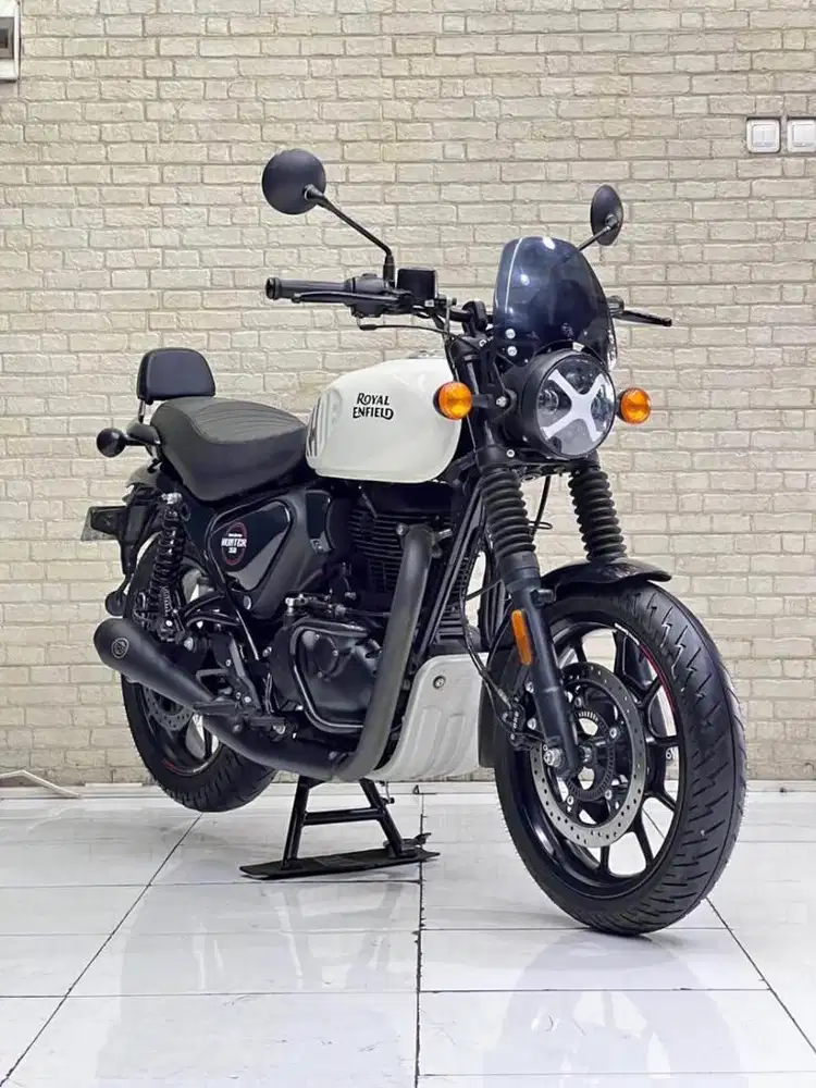 Low km ciamik‼️ Royal Enfield hunter 350 2024 spesial color white