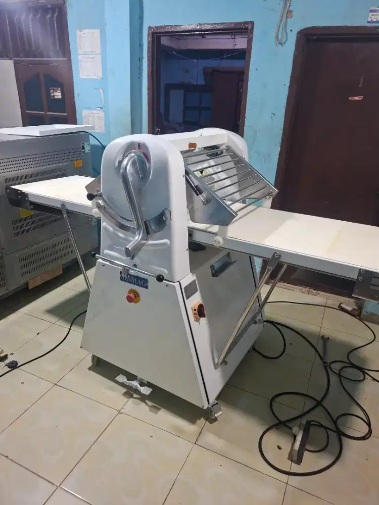 Mesin standing dough sheeter model SM-520E merk Sinmag Taiwan
