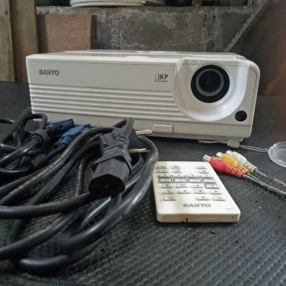 Proyektor Sanyo PDG PSU20E