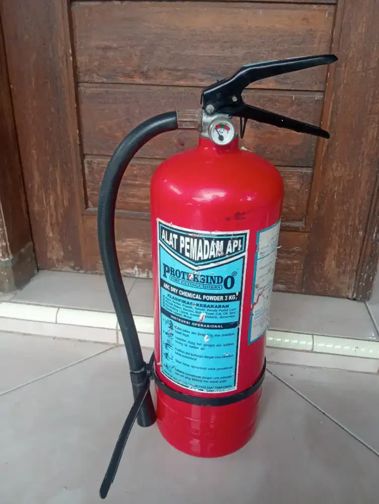 Alat pemadam api ringan 3 kg