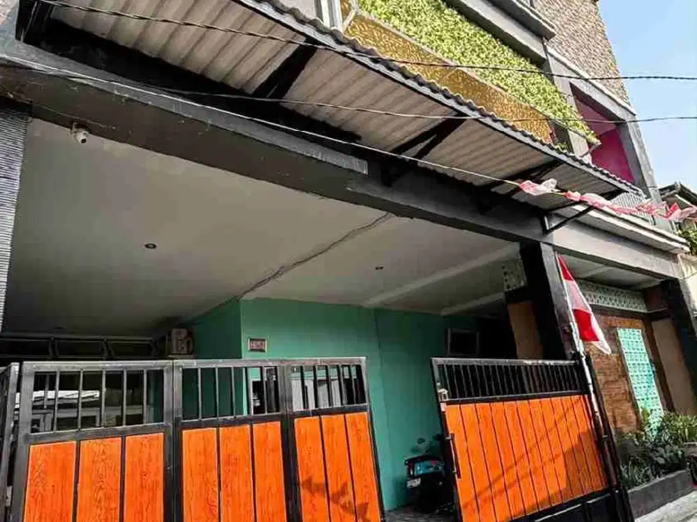 Cuma 5 menit ke LRT Ciracas, dijual cepat rumah luas full furnished bisa buat kos kos an di Ciracas Jaktim