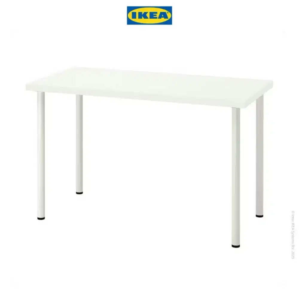 Meja komputer IKEA