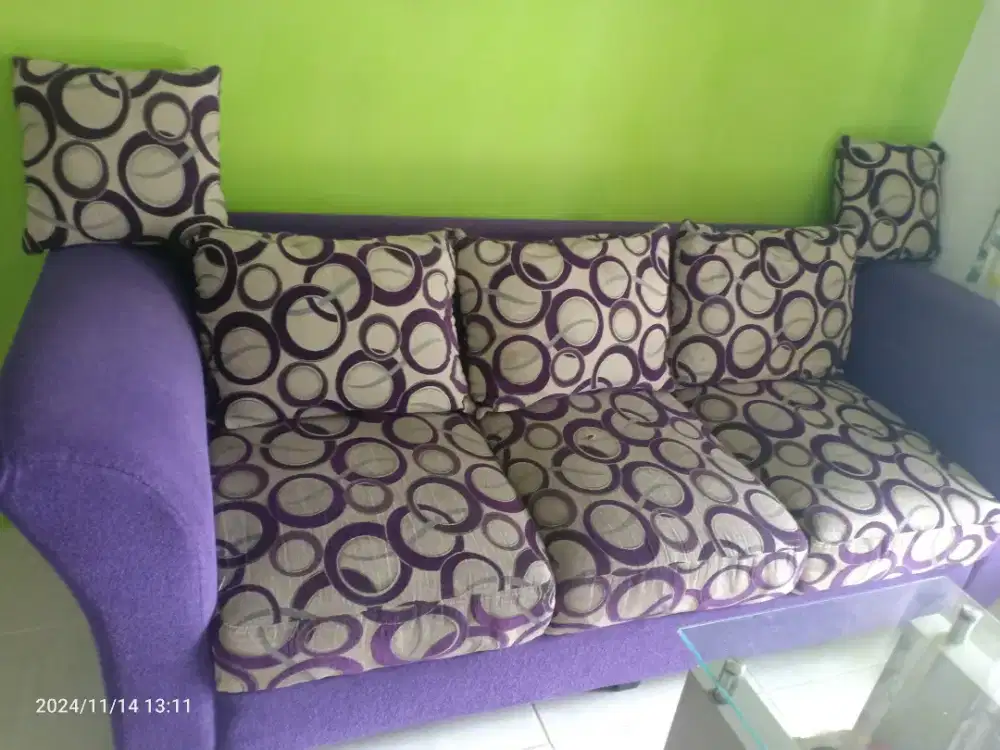 Sofa diJual + Bantal + Meja